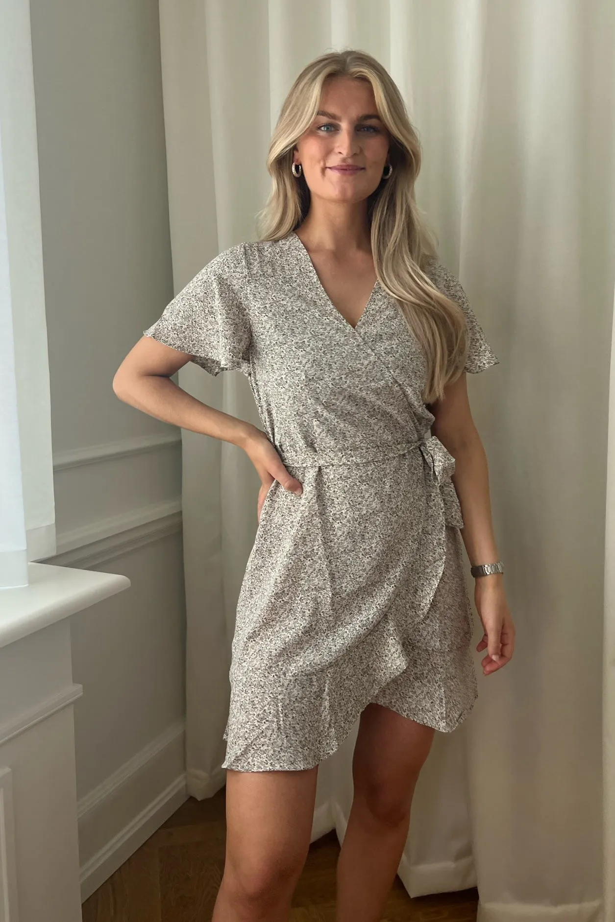 JDYNolia Slå Om Kjole - Beige Blomsterprint